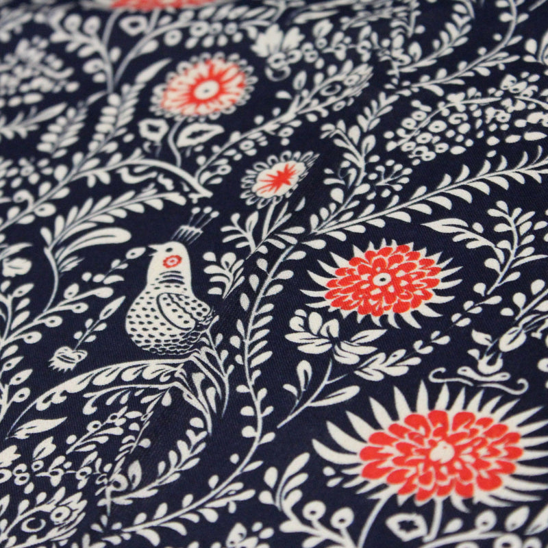 Tissu INDIENNES cotonnade fleurie bleu marine aux feuillage et oiseaux écrus et rouges - tissuspipi.com