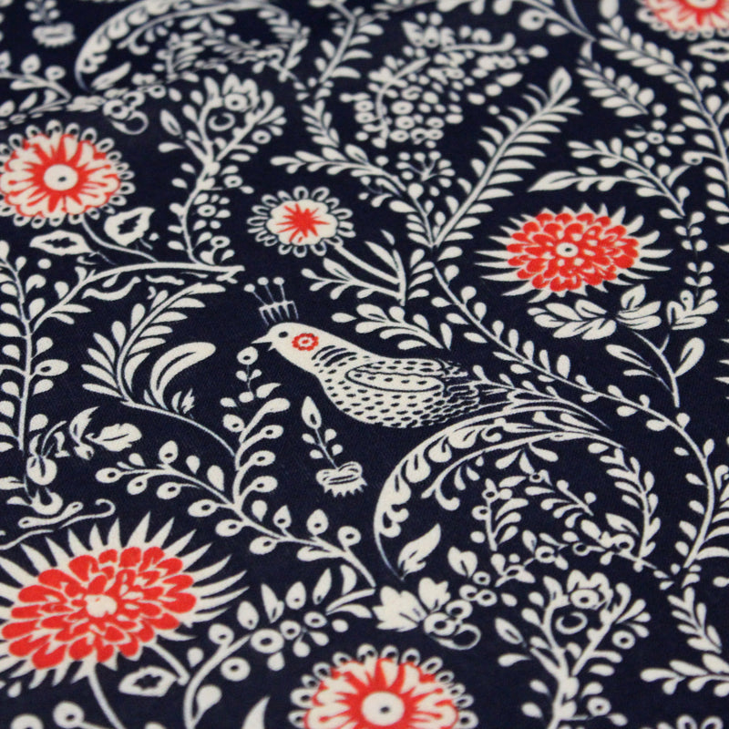 Tissu INDIENNES cotonnade fleurie bleu marine aux feuillage et oiseaux écrus et rouges - tissuspipi.com