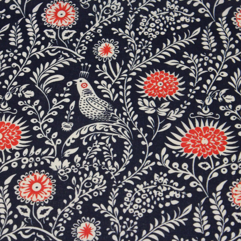 Tissu INDIENNES cotonnade fleurie bleu marine aux feuillage et oiseaux écrus et rouges - tissuspipi.com