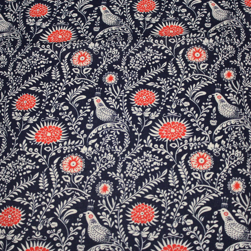 Tissu INDIENNES cotonnade fleurie bleu marine aux feuillage et oiseaux écrus et rouges - tissuspipi.com