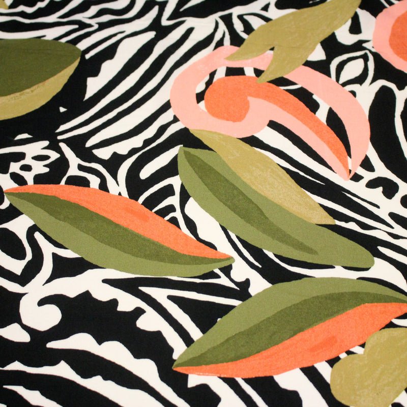 Tissu viscose fluide COMPORTA, motif graphique noir blanc, fleuri vert rose corail - Fabrication française - tissuspipi.com