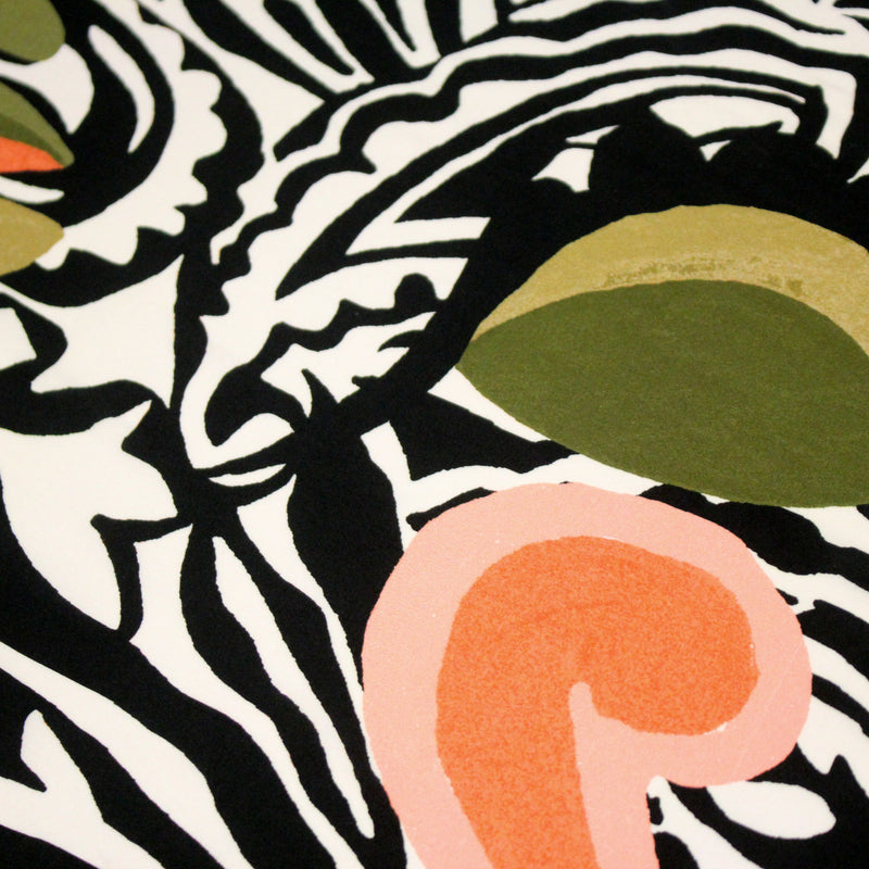 Tissu viscose fluide COMPORTA, motif graphique noir blanc, fleuri vert rose corail - Fabrication française - tissuspipi.com