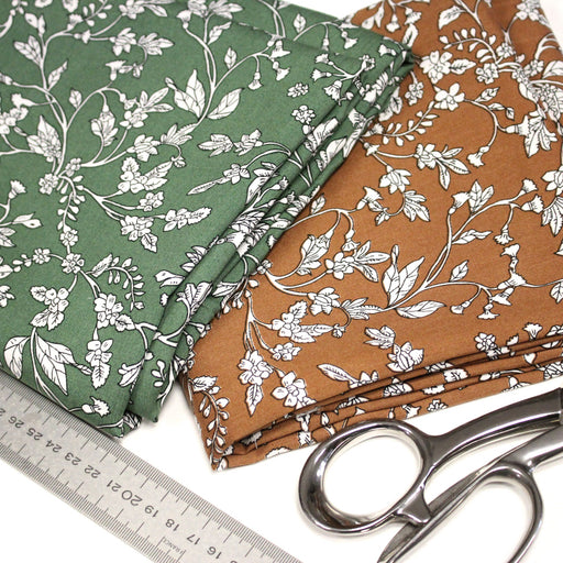 Tissu viscose fluide, fines fleurs blanches et noirs, fond ocre ou fond vert - tissuspipi.com
