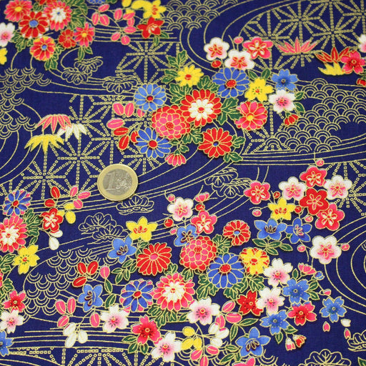 Tissu cotonnade bleu motif japonais doré & fleurs sakura multicolores - COLLECTION JAPON DORÉ - tissuspipi.com