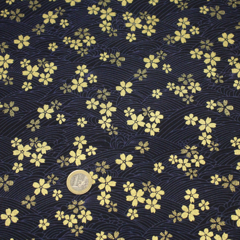 Tissu coton motif japonais vagues & fleurs sakura dorées : Bleu ou rouge - COLLECTION JAPON DORÉ - tissuspipi.com
