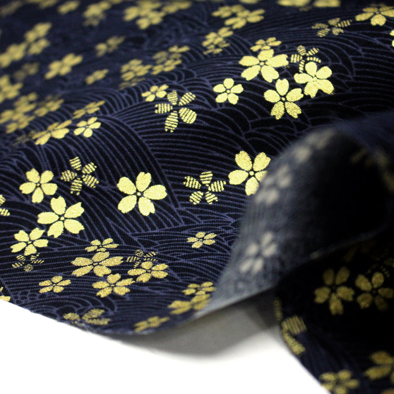 Tissu coton motif japonais vagues & fleurs sakura dorées : Bleu ou rouge - COLLECTION JAPON DORÉ - tissuspipi.com