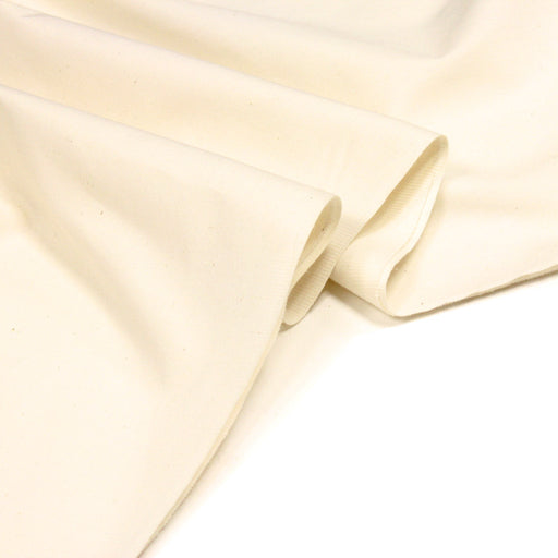Tissu Satinette de coton blanc cassé, idéal en doublure de rideaux ! Disponible en 150 et 280cm de large - tissuspipi.com