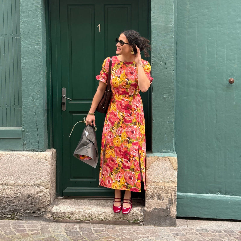 Tissu gabardine coton imprimée fleuri Vintage jaune, rouge, rose - OEKO - TEX STANDARD 100 - tissuspipi.com