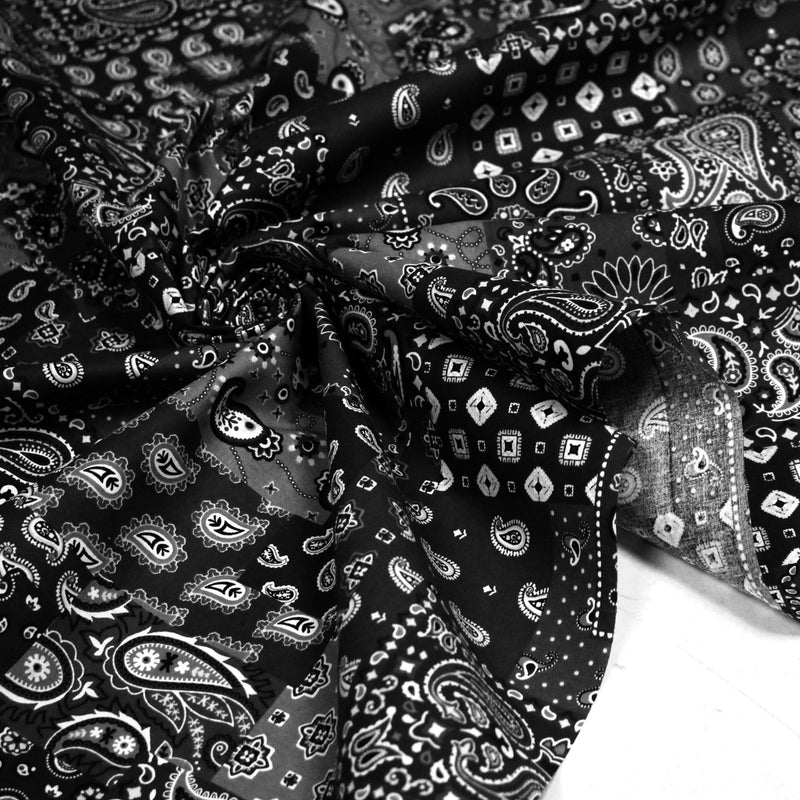 Tissu cotonnade, motif BANDANA paisley : rouge / bleu / vert / noir - OEKO - TEX STANDARD 100 - tissuspipi.com