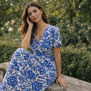 Tissu voile de coton imprimé INDIENNES écru aux fleurs bleues et marine - tissuspipi.com