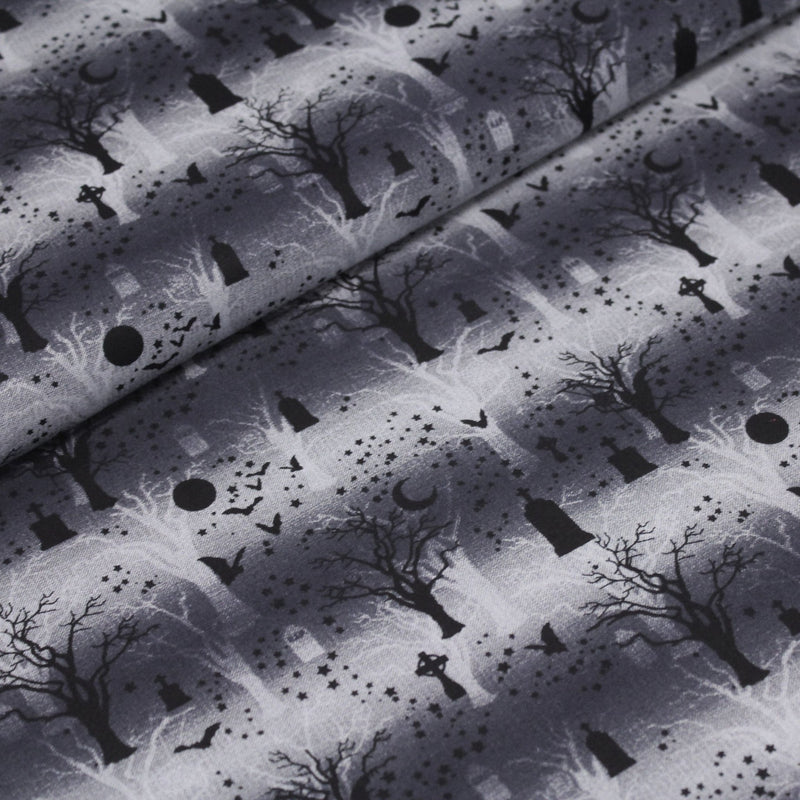 Tissu de coton HALLOWEEN, la nuit, les tombes, les chauve souris et la forêt, fond gris - tissuspipi.com