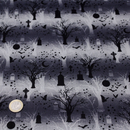 Tissu de coton HALLOWEEN, la nuit, les tombes, les chauve souris et la forêt, fond gris - tissuspipi.com