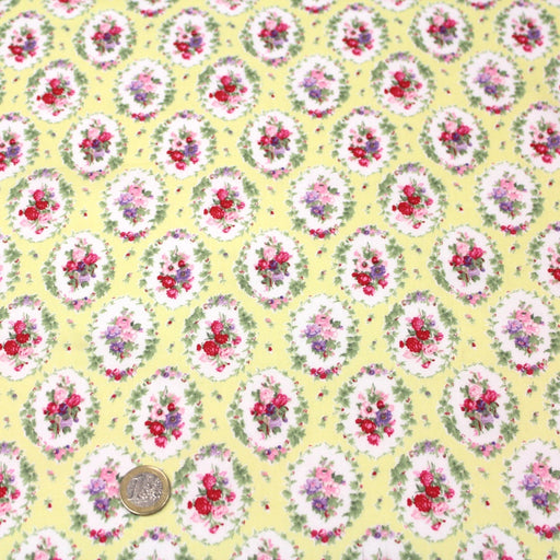 Tissu popeline jaune aux macarons fleuris britanniques - tissuspipi.com