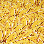 Tissu popeline de coton SUMATRA au feuillage tropical jaune, fond blanc - tissuspipi.com
