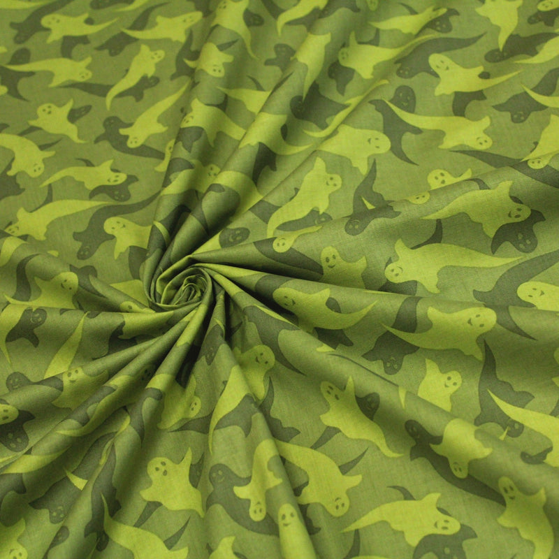 Tissu popeline de coton aux fantômes verts, fond vert - COLLECTION HALLOWEEN - tissuspipi.com