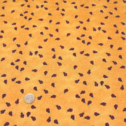 Tissu popeline de coton aux petites coccinelles rouges, fond jaune safran - tissuspipi.com
