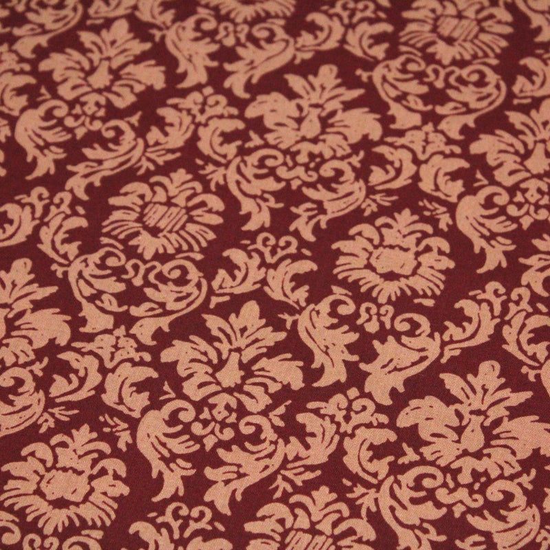 Tissu popeline de coton aux arabesques caramel, fond rouge bordeaux - COLLECTION LOUIS - tissuspipi.com
