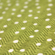 Tissu popeline de coton aux chevrons verts et petits pois écrus 6mm - tissuspipi.com