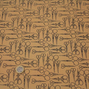 Tissu popeline de coton LA COUTURE, les ciseaux, fond ocre - tissuspipi.com