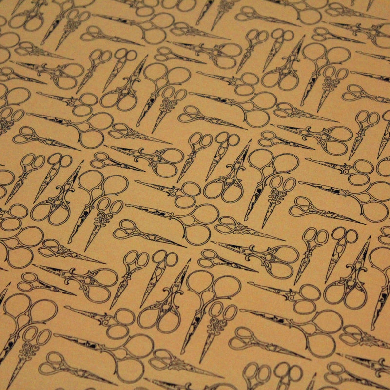 Tissu popeline de coton LA COUTURE, les ciseaux, fond ocre - tissuspipi.com