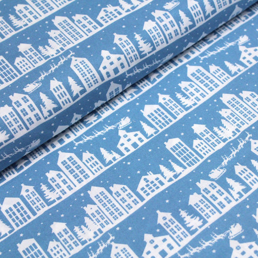 Tissu de coton de Noël scandinave aux maisons scandinaves blanches, fond bleu - tissuspipi.com