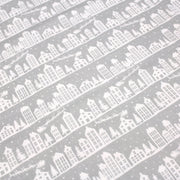 Tissu de coton de Noël scandinave aux maisons scandinaves blanches, fond gris - tissuspipi.com