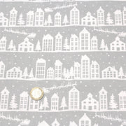 Tissu de coton de Noël scandinave aux maisons scandinaves blanches, fond gris - tissuspipi.com