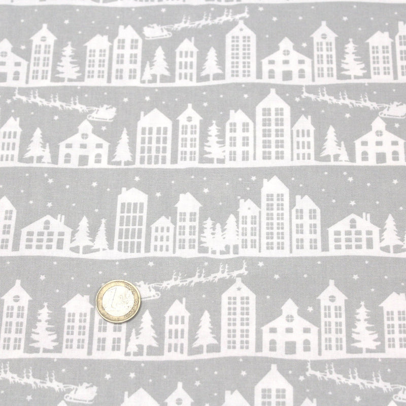 Tissu de coton de Noël scandinave aux maisons scandinaves blanches, fond gris - tissuspipi.com