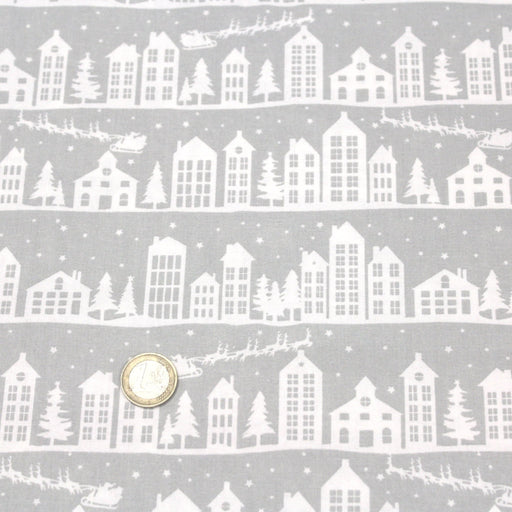Tissu de coton de Noël scandinave aux maisons scandinaves blanches, fond gris - tissuspipi.com
