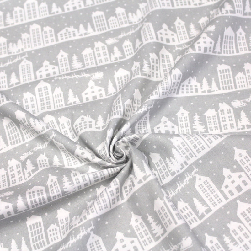 Tissu de coton de Noël scandinave aux maisons scandinaves blanches, fond gris - tissuspipi.com