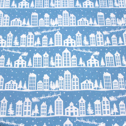 Tissu de coton de Noël scandinave aux maisons scandinaves blanches, fond bleu - tissuspipi.com