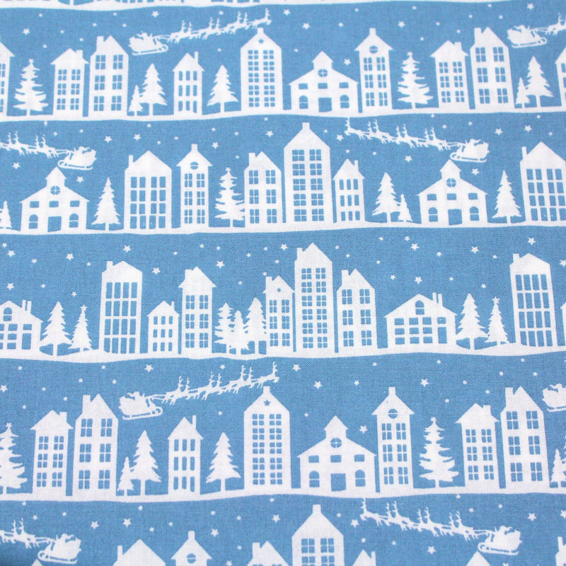 Tissu de coton de Noël scandinave aux maisons scandinaves blanches, fond bleu - tissuspipi.com