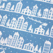 Tissu de coton de Noël scandinave aux maisons scandinaves blanches, fond bleu - tissuspipi.com