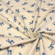 Tissu de coton de Noël scandinave aux rennes bleus, fond écru - tissuspipi.com