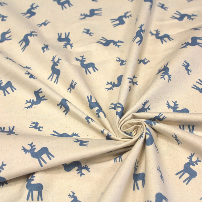Tissu de coton de Noël scandinave aux rennes bleus, fond écru - tissuspipi.com