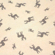 Tissu de coton de Noël scandinave aux rennes taupe, fond écru - tissuspipi.com