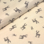Tissu de coton de Noël scandinave aux rennes taupe, fond écru - tissuspipi.com