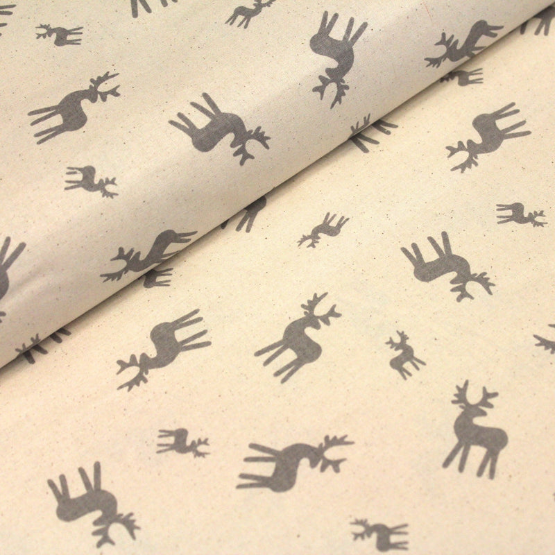 Tissu de coton de Noël scandinave aux rennes taupe, fond écru - tissuspipi.com