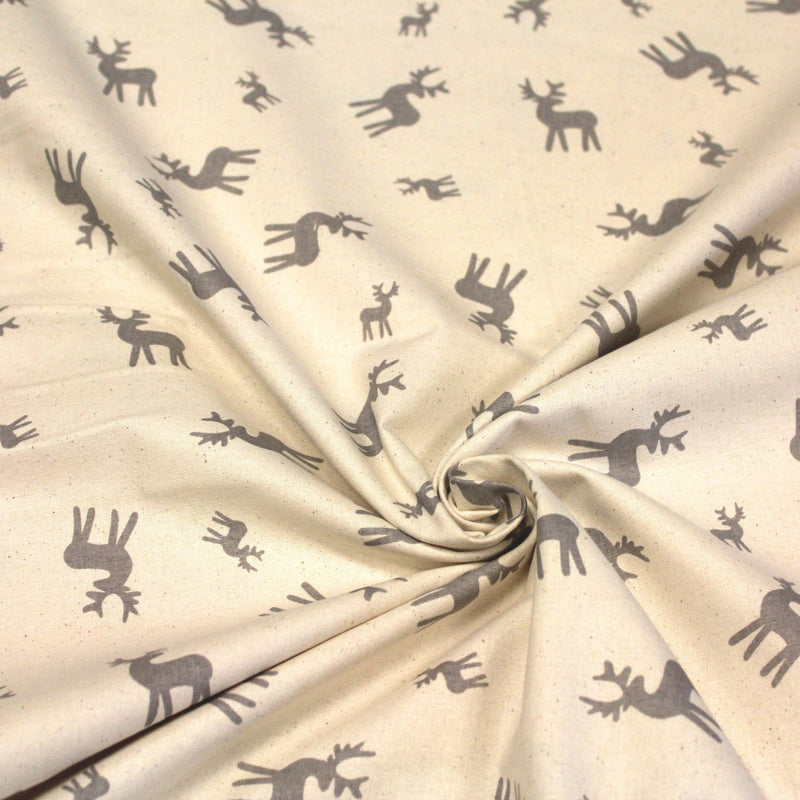Tissu de coton de Noël scandinave aux rennes taupe, fond écru - tissuspipi.com