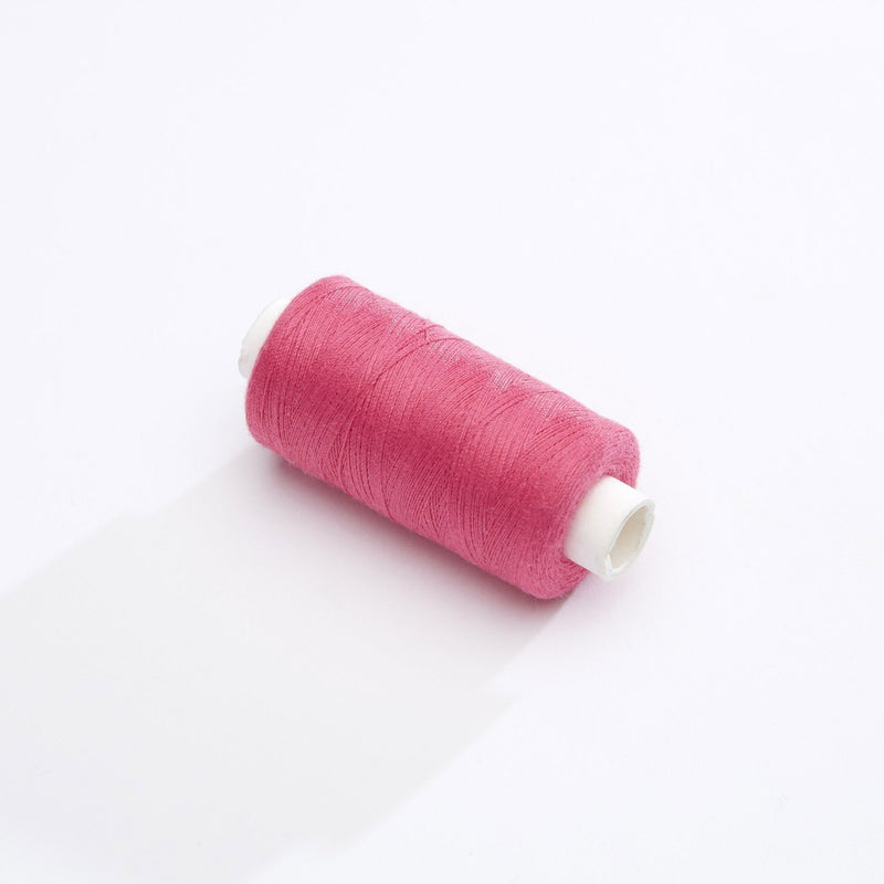 Bobine de fil rose fuchsia - 500m - Fabrication française - Oeko - Tex - tissuspipi.com