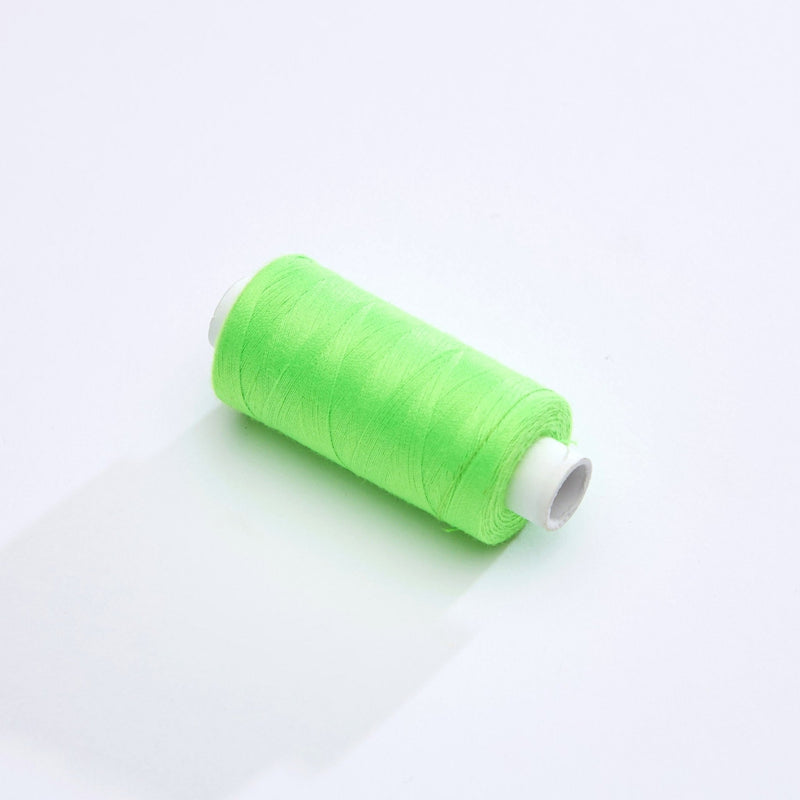 Bobine de fil vert fluo - 500m - Fabrication française - Oeko - Tex - tissuspipi.com