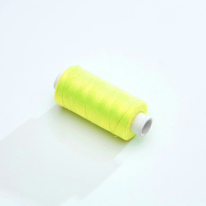 Bobine de fil jaune fluo - 500m - Fabrication française - Oeko - Tex - tissuspipi.com
