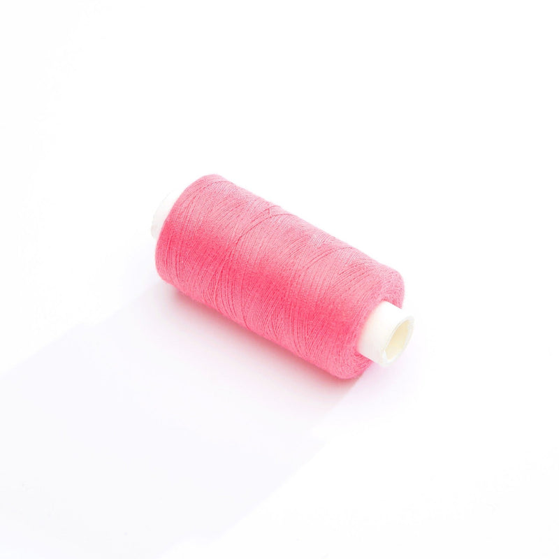 Bobine de fil rose fluo - 500m - Fabrication française - Oeko - Tex - tissuspipi.com