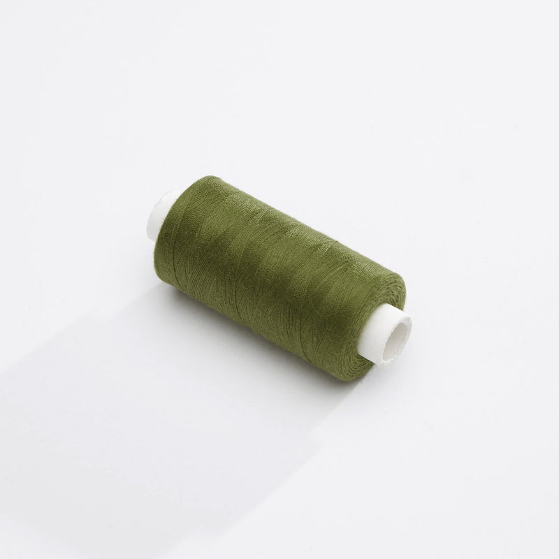 Bobine de fil vert kaki - 500m - Fabrication française - Oeko - Tex - tissuspipi.com
