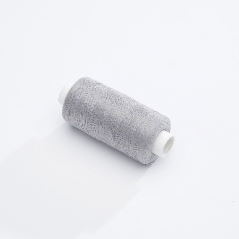 Bobine de fil gris clair - 500m - Fabrication française - Oeko - Tex - tissuspipi.com