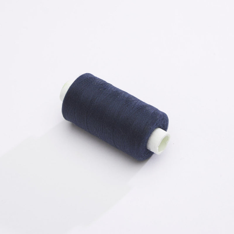 Bobine de fil bleu indigo - 500m - Fabrication française - Oeko - Tex - tissuspipi.com