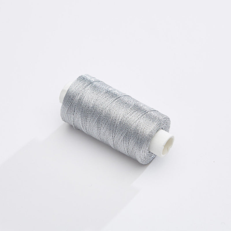 Bobine de fil argenté métal - 500m - Fabrication française - Oeko - Tex - tissuspipi.com
