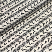 Tissu de coton de Noël scandinave aux rennes & étoiles de neiges gris, fond écru - tissuspipi.com