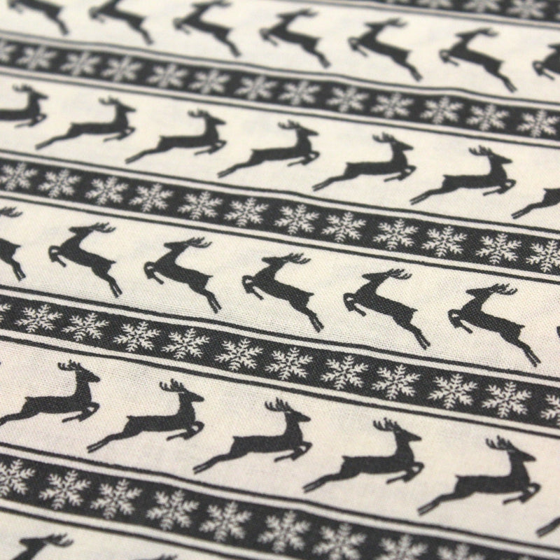 Tissu de coton de Noël scandinave aux rennes & étoiles de neiges gris, fond écru - tissuspipi.com