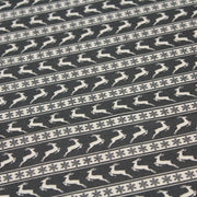 Tissu de coton de Noël scandinave aux rennes & étoiles de neiges écrus, fond gris - tissuspipi.com
